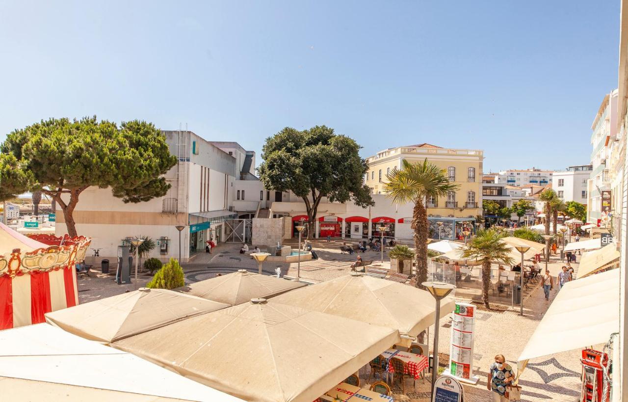 לאגוּ‏ש דירות באזור מרכז העיר לגוס, בגודל 60 מר, עם 2 חדרי שינה ו- 1 חדרי רחצה פרטיים מראה חיצוני תמונה